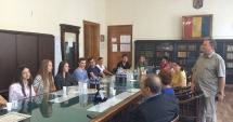 Stire din Cultură-Educație : "Vă cerem o favoare: încetați să mai câștigați tot timpul!"