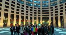 Stire din Cultură-Educație : Elevi de la Colegiul Pedagogic, parlamentari europeni pentru o zi