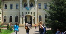 Stire din Cultură-Educație : Viitorii pedagogi își cinstesc liceul