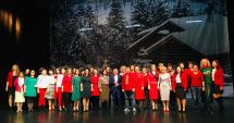 Stire din Cultură-Educație : "Colindele copilăriei noastre". Elevii și profesorii au cântat împreună pe scenă