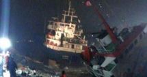 Stire din Eveniment : Coliziune între două nave ancorate, din cauza vântului puternic