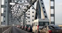 Stire din Social : Înarmați-vă cu răbdare! Coloană de mașini de 4 km pe sensul de ieşire din România spre Bulgaria, pe Podul Prieteniei