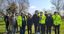 Stire din Social : Comisarii de la Garda de Mediu Constanţa au plantat copaci în Parcul Tăbăcărie