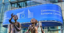Stire din Actualitate : Comisia Europeană nu a luat încă o decizie cu privire la Polonia