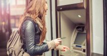 Stire din Economie : Băncile au reintrodus comisionare la retragerea banilor cash din bancomatele proprii