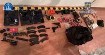 Stire din Eveniment : “Comoara” găsită la gruparea lui Potra: 25 de kilograme de aur, milioane de dolari și arsenal ca pentru război