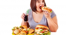 Stire din Diverse : Comportamente care demonstrează că suferiți de compulsie alimentară. Cere ajutor!