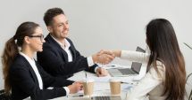 Stire din Social : Ce să faci dacă ai fost concediat. Cum te raportezi la această etapă