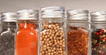 Stire din Actualitate : Condimente cu resturi de insecte, cretă, mucegai şi plumb, găsite în supermarketuri