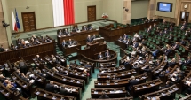 Stire din Actualitate : Conservatorii polonezi conduc detașat într-un nou sondaj de opinie