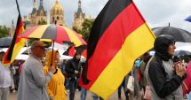 Stire din Actualitate : Conservatorii se aşteaptă la un rezultat foarte apropiat cu cel al rivalilor social-democraţi