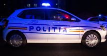 Stire din Eveniment : Constanţa: Fără permis la volanul unui autoturism furat, a intrat în copac în timp ce era urmărit de poliţişti