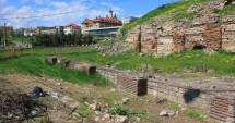 Stire din Economie : Constanța - o navă în derivă, pe apa timpului