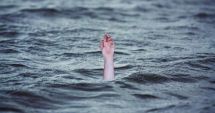 Stire din Eveniment : Tragedie lângă grădiniță. Un copil de nici doi ani s-a înecat într-un iaz