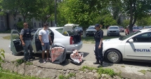 Stire din Eveniment : Captură de țigări de contrabandă. Peste o mie de pachete,  găsite în portbagajul unui Logan