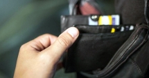 Stire din Eveniment : Arestat după ce i-a furat portofelul unui pasager din microbuz