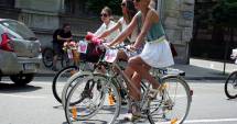 Stire din Social : Constănțencele, invitate la defilarea pe biciclete