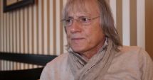 Stire din Social : Medicii infirmă informația că Mihai Constantinescu a fost deconectat de la aparate și respiră singur