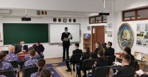 Stire din Cultură-Educație : Colegiul Militar a organizat simpozionul „Constituţia - precizie matematică sau utopie?”