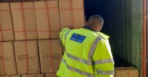 Stire din Eveniment : Accesorii auto contrafăcute, găsite într-un container venit din China
