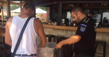 Stire din Eveniment : CONTROALE DE AMPLOARE PE LITORAL. Comercianții ambulanți, sancționați de polițiști și jandarmi
