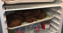 Stire din Social : ȚI SE ÎNTOARCE STOMACUL PE DOS! Ce au găsit comisarii OPC, după ce au controlat terase din Eforie Nord - Galerie foto