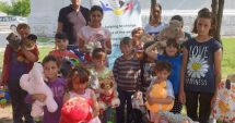Stire din Social : Copiii sărmani din Negru Vodă, răsfățați de ziua lor, de Asociația United Hands