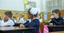 Stire din Actualitate : Profesoară înregistrată în timp ce îşi jignea elevii. "Uitaţi-vă la mine, măi tâmpiţilor"
