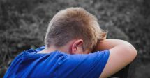 Stire din Actualitate : Peste 75.000 de copii români au cel puțin un părinte plecat la muncă în străinătate