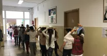 Stire din Eveniment : Exercițiu de alarmă și adăpostire în școli. Elevii învață să reacționeze ca la carte