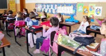 Stire din Social : Elevii se roagă pentru un an școlar cu rezultate excepționale