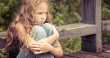 Indiferența și lipsa dragostei părinților afectează puternic copiii