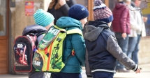 Stire din Cultură-Educație : Ghiozdanul de coșmar! "Este o gravă problemă, copiii noștri sunt în suferință"