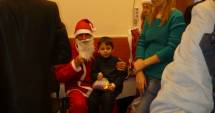 Stire din Sănătate : Copiii de la secția de pediatrie primesc colindători