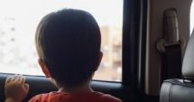 Stire din Actualitate : Copil de 2 ani rămas blocat în maşină, salvat de pompierii din Vrancea