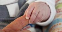 Stire din Actualitate : Copil de un an din Brăila, în comă după ce a fost bătut de propria mamă timp de câteva luni