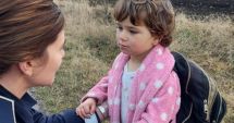 O fetiţă de trei ani din Buzău, dispărută de acasă, a fost găsită de poliţişti, în frig, pe marginea drumului