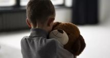 Stire din Eveniment : Un copil de 10 ani legat cu lanțul de picior și încuiat în casă de tatăl lui. Ce explicație a dat polițiștilor