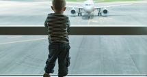 Stire din Actualitate : Copil abandonat în aeroport de propriii părinți. Avea pașaportul expirat, iar ai lui nu au vrut să rateze vacanța