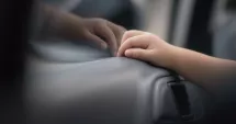 Stire din Actualitate : Băiețel de trei ani, mort într-o mașină încinsă după ce s-a urcat singur în autoturism