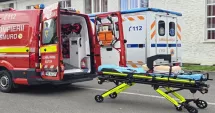 Stire din Eveniment : Accident grav în curtea unei case. O fetiță de doi ani a suferit arsuri după ce a căzut într-un cazan cu gem fierbinte