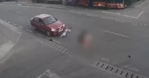 Stire din Eveniment : Imagini șocante! O copilă pe bicicletă, spulberată de un șofer aflat sub influența alcoolului