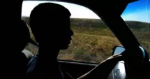 Stire din Eveniment : Un tată și-a lăsat fiul de 14 ani să conducă și a fost reținut