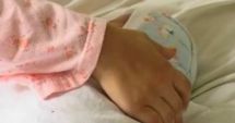Stire din Social : Copil de un an, de urgenţă la spital, după ce a fost opărit cu supă pe aproape jumătate din corp