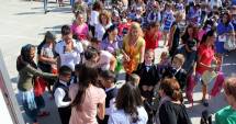Stire din Cultură-Educație : "Cora România" încurajează educația în rândul copiilor din școlile de la sate