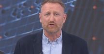 Stire din Eveniment : Corespondentul Russia Today a fost oprit pe aeroportul Otopeni să intre în România. Venise pentru alegerile de duminică