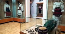 Stire din Cultură-Educație : Costume tradiționale, admirate la Muzeul de Artă Populară