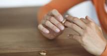 Stire din Social : Crește taxa de divorț. Cât costă să scapi de căsătorie