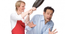 Stire din Eveniment : Crimă conjugală  la Constanța.  O femeie  și-a omorât soțul după ce l-a lovit  cu tigaia în cap