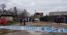 Stire din Eveniment : TRIPLĂ-CRIMĂ: soț, soție și soacră, măcelăriți în propria casă. Ucigașul le-a zdrobit capetele
